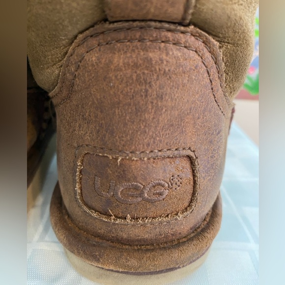 UGGS Women's Short Ankle Distressed Look Boots, Brown, 7-  7 1/2 - Picture 7 of 11